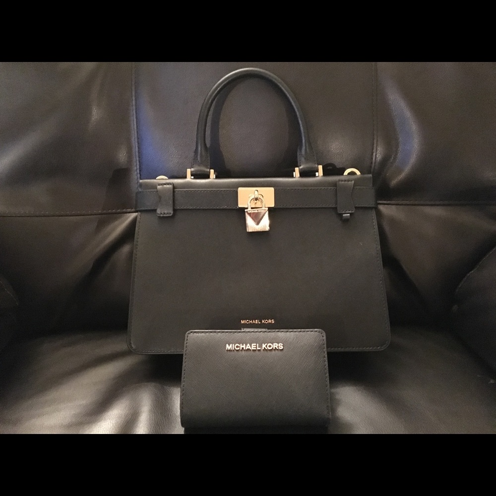 Michael Kors purse and wallet set